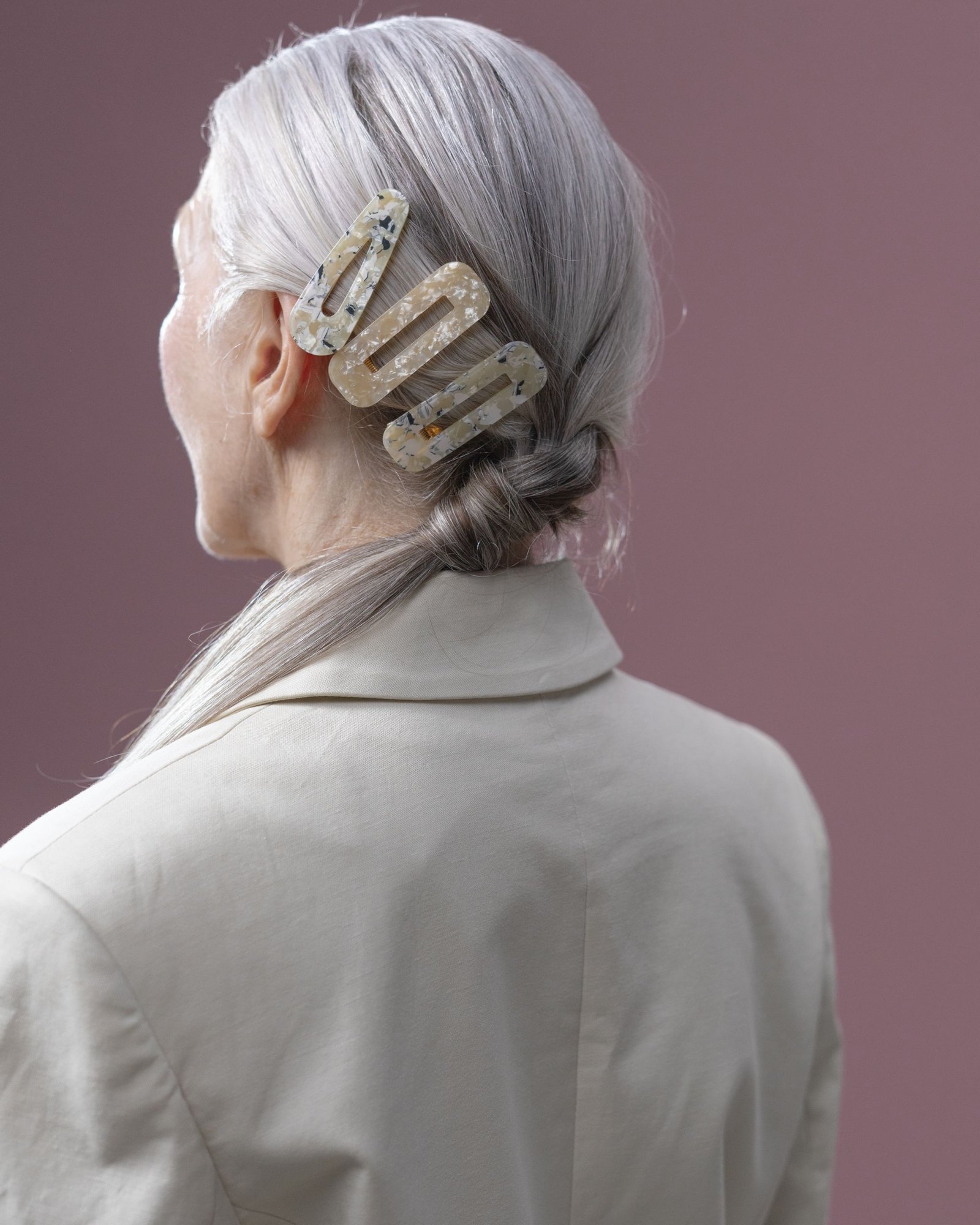 Claw clips styled into hair, a popular 90s hair accessory
