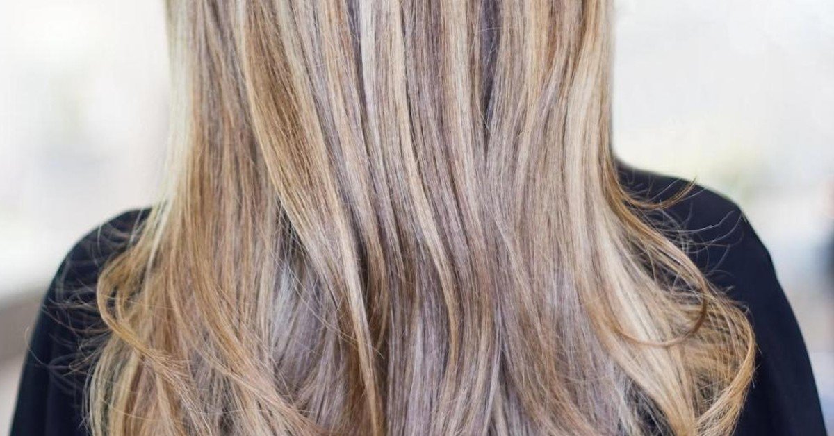 Long brown hair with dimensional blonde balayage highlights
